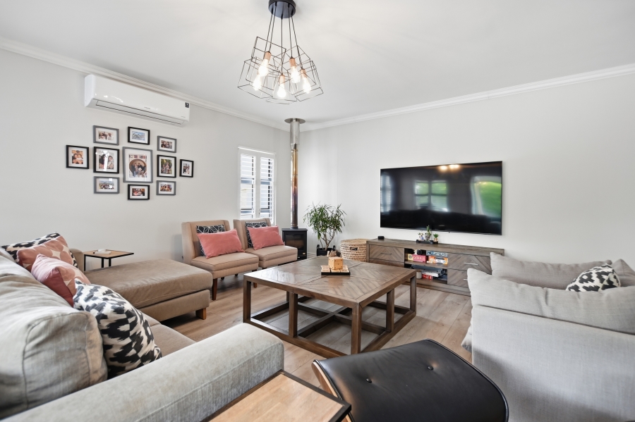 4 Bedroom Property for Sale in Sunningdale Western Cape